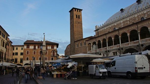 Пьяцца делла Фрутта в Венето