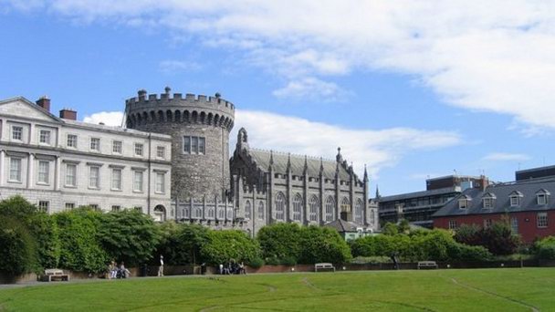 Площадь Пятнадцать Акров в Дублине Площадь Пятнадцать Акров в Дублине