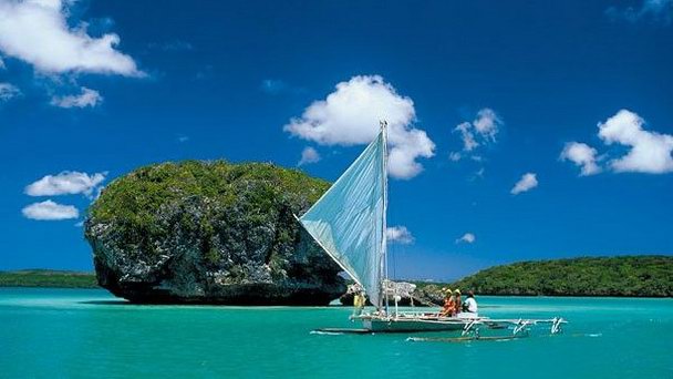 Утес Пирсед-Рок в Нумеа Утес Пирсед-Рок в Нумеа