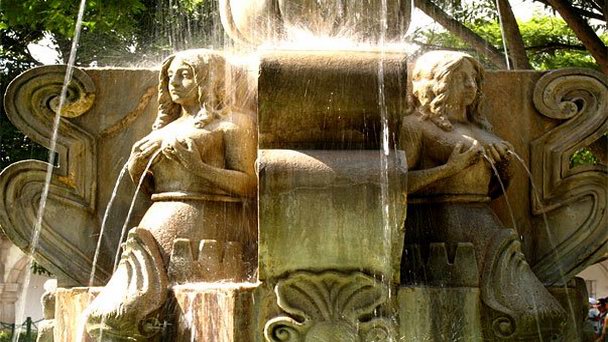 Фонтан Русалок в Антигуа-Гуатемале