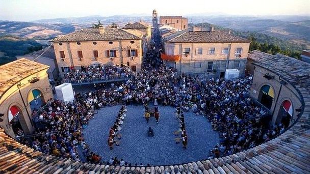 Городок Мондаино в Эмилия Романии