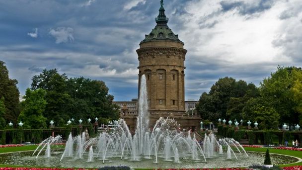 Водонапорная башня Мангейма в Баден-Вюртемберге Водонапорная башня Мангейма в Баден-Вюртемберге
