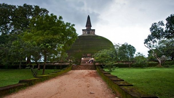Ступа Абхайягири в Анурадхапуре Ступа Абхайягири в Анурадхапуре