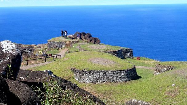 Церемониальная деревня Оронго на Острове Пасхи Церемониальная деревня Оронго на Острове Пасхи