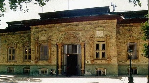 Музей стеклянных изделий в Тегеране