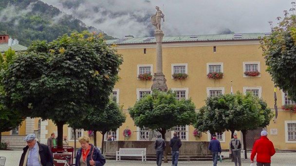 Фонтан на Ратушной площади в Баварии