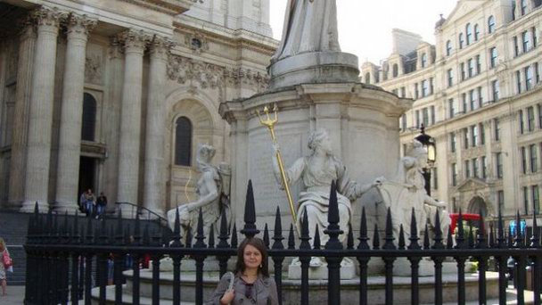 Памятник королеве Анне в Лондоне Памятник королеве Анне в Лондоне