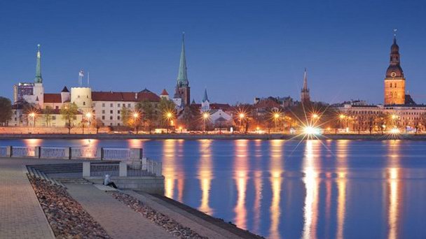 Набережная Даугавы в Риге Набережная Даугавы в Риге