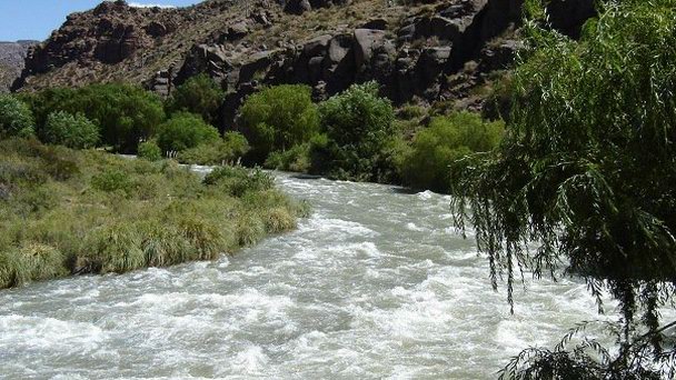 Река Рио Атуель в Мендосе