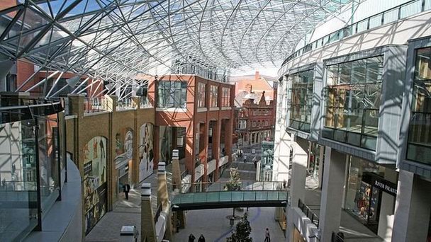 Торговый центр на Площади Виктория в Северной Ирландии