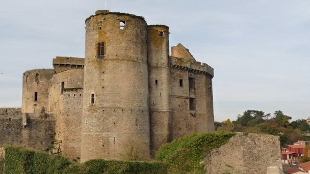 Замок Клиссон в Долине Луары