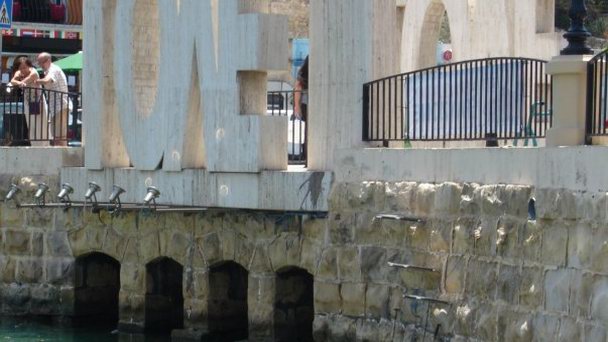 LOVE в Сан Джулианс Бэе LOVE в Сан Джулианс Бэе