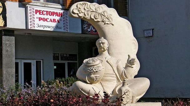 Памятник варенику в Черкассах