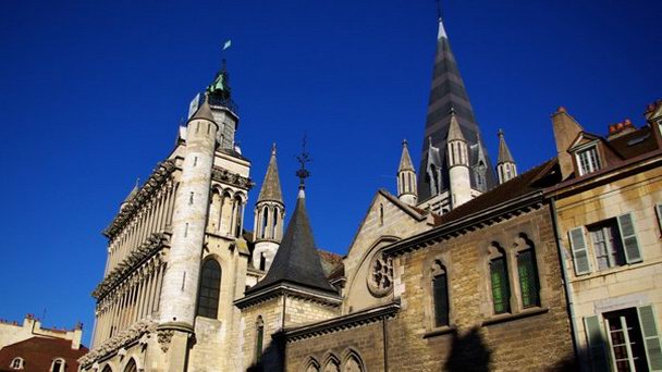 Церковь Нотр-Дам в Бургундии