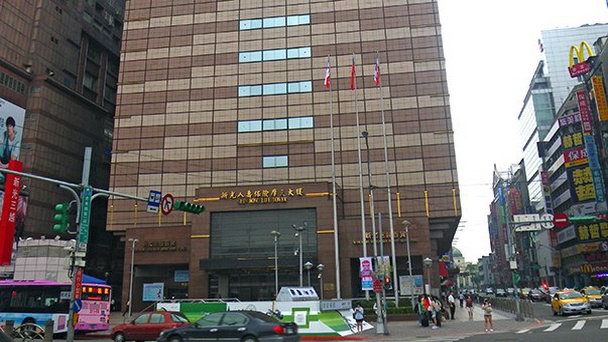 Станция Ксин Конг Митсукоши в Тайпее