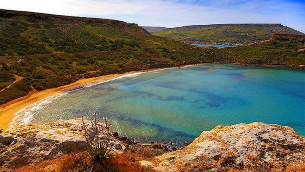 Пляж Айн Туффиха на Золотом заливе Пляж Айн Туффиха на Золотом заливе