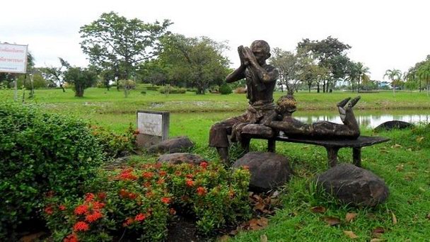 Публичный парк Nong Prajak в Удон Тхани