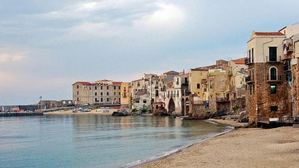 Городской пляж Чефалу в Сицилии Городской пляж Чефалу в Сицилии