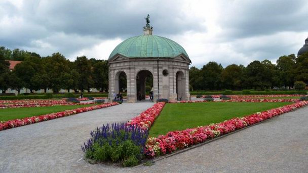 Парк Хофгартен в Дюссельдорфе Парк Хофгартен в Дюссельдорфе