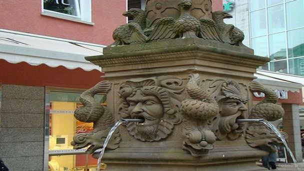 Фонтан Fleinertorbrunnen в Баден-Вюртемберге Фонтан Fleinertorbrunnen в Баден-Вюртемберге