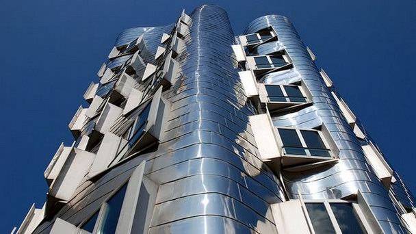 Новая таможня в Дюссельдорфе