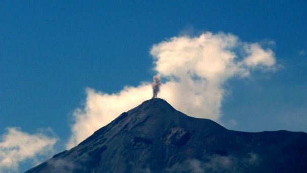 Вулкан Акатенанго в Антигуа-Гуатемале