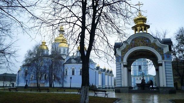 Источник в Михайловском соборе в Киеве Источник в Михайловском соборе в Киеве