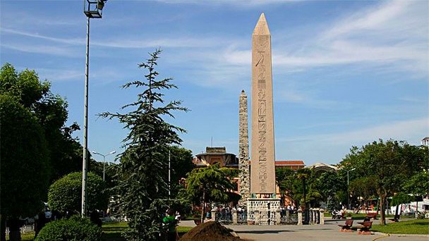 Египетский обелиск в Стамбуле