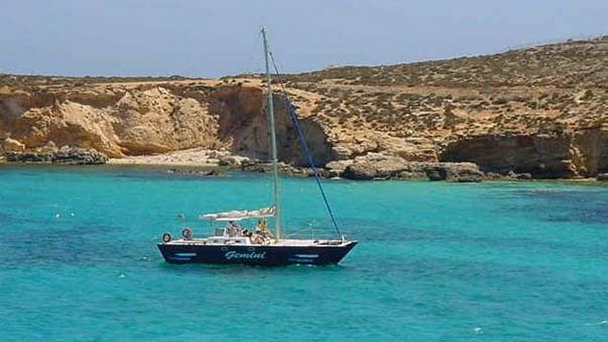 Голубая лагуна на Комино Голубая лагуна на Комино