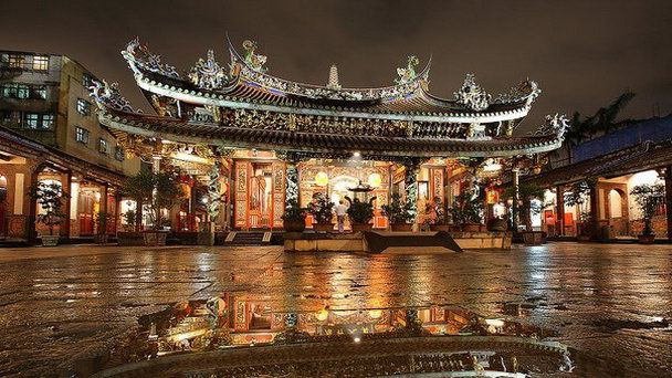 Храм Dalongdong Baoan в Тайпее