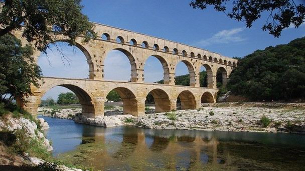 Акведук Пон-дю-Гар в Прованс-Альпы
