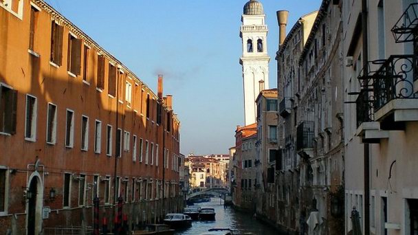 Падающая башня в Венеции