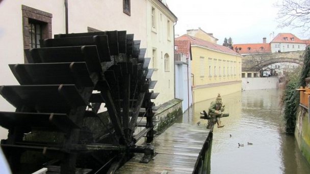 Водяная мельница на острове Кампа в Праге