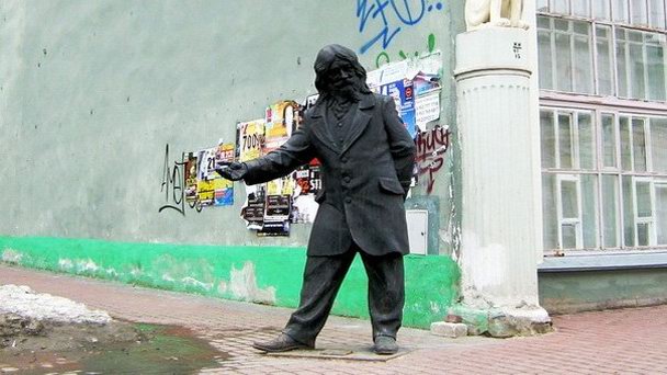 Скульптура Дворецкий-на чашечку кофе загляни в Нижнем Новгороде