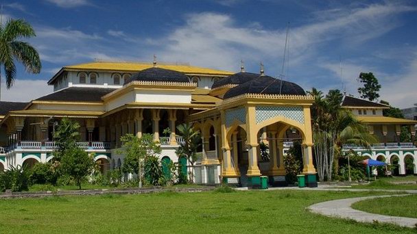Дворец Istana Maimun на Суматре