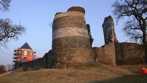 Руины замка Монфорт в Лимбурге