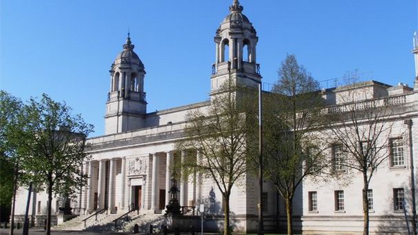 Кардиффский коронный суд в Уэльсе Кардиффский коронный суд в Уэльсе