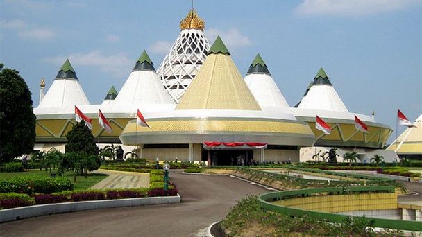 Музей Purna Bhakti Pertiwi на Яве