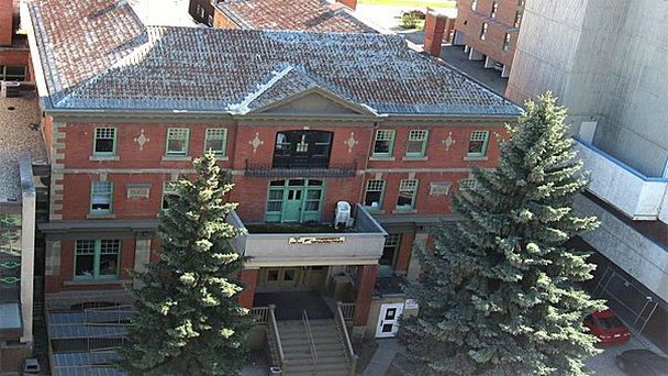 Здание Y центра в Альберте