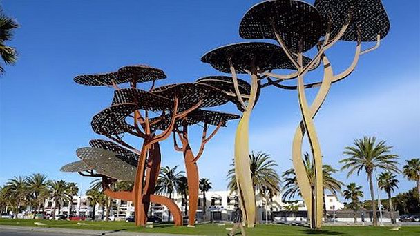 Скульптура Сосны в Коста Даураде