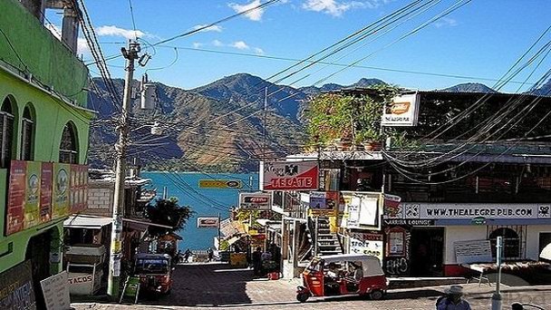 Улица Сантандер на Озере Атитлан