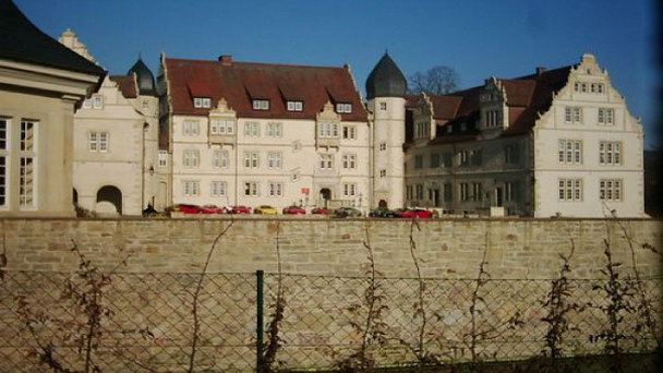 Замок Munchhausen в Нижней Саксонии