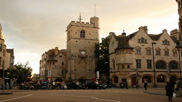 Башня Карфакс в Англии