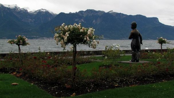 Памятник Чарли Чаплину на Женевском Озере Памятник Чарли Чаплину на Женевском Озере