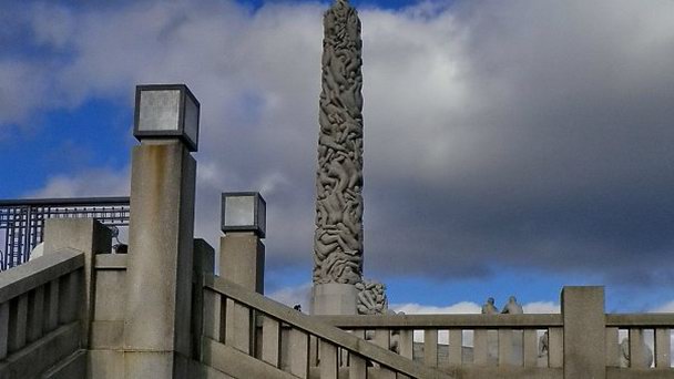 Монолит в парке Вигеланда в Осло