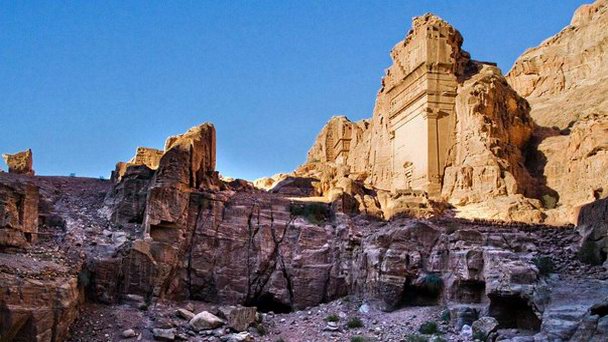 Гробница Aneisho в Петре