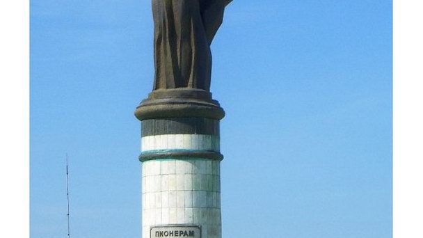 Памятник Пионерам освоения Уренгоя в Новом Уренгое