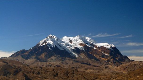 Гора Иллимани в Ла Пасе Гора Иллимани в Ла Пасе