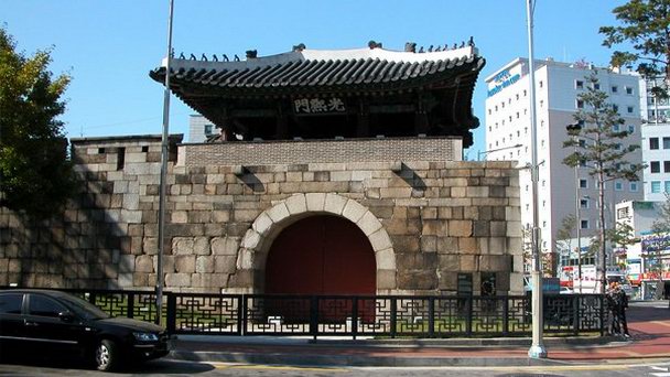 Ворота Кванхвамун в Сеуле Ворота Кванхвамун в Сеуле