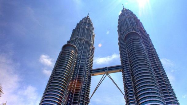 Башни-близнецы Петронас в Куала-Лумпуре